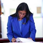 (VENEZUELA) PRESIDENTA ENCARGADA FIRMÓ EL EJECÚTESE DE LA LEY DE AMNISTÍA