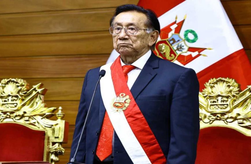 (PERÚ) JOSÉ MARÍA BALCÁZAR ES DESIGNADO COMO NUEVO PRESIDENTE INTERINO