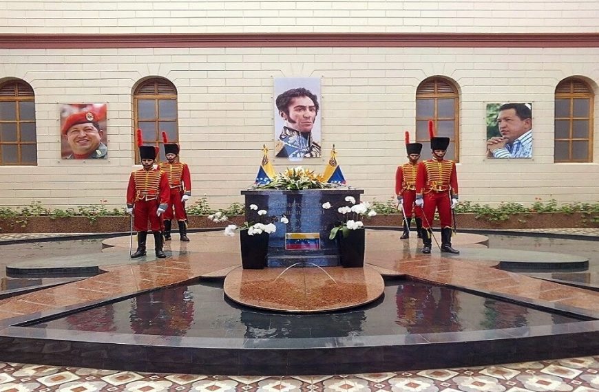(VENEZUELA) REALIZAN VIGILIA EN HOMENAJE AL COMANDANTE CHÁVEZ A 13 AÑOS DE SU FALLECIMIENTO