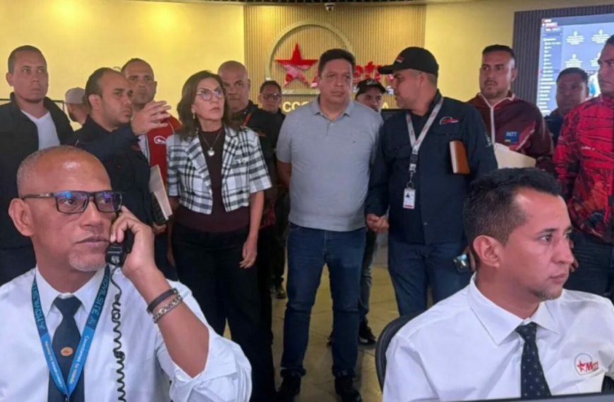 (VENEZUELA) MINISTRA PARA EL TRANSPORTE SUPERVISÓ OPERATIVIDAD DEL CENTRO DE CONTROL DEL METRO DE CARACAS