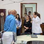 (VENEZUELA) GOBERNADOR REYES REYES ENTREGÓ EQUIPOS PARA EL SERVICIO DE OFTALMOLOGÍA DEL HCUAMP