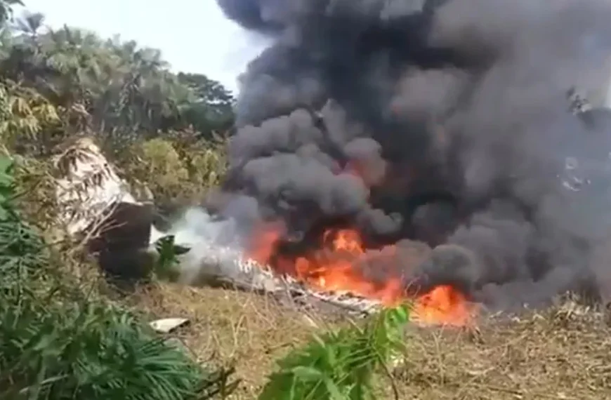 (COLOMBIA) AVIÓN DE LA FUERZA AÉREA SE ESTRELLA CON 125 PERSONAS A BORDO (+VIDEOS)