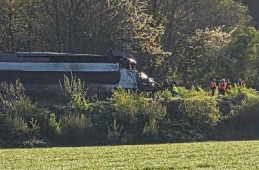 (FRANCIA) 1 FALLECIDO Y 27 HERIDOS DEJÓ COLISIÓN ENTRE UN TREN DE ALTA VELOCIDAD Y UN CAMIÓN MILITAR