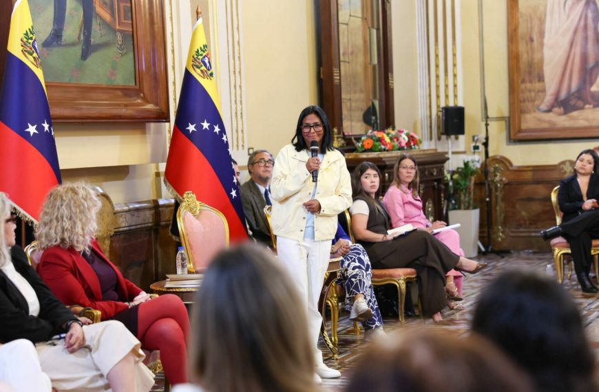 (VENEZUELA) APRUEBAN ACUERDO POR LA PAZ Y DESARROLLO INTEGRAL DE LAS FÉMINAS DEL PAÍS