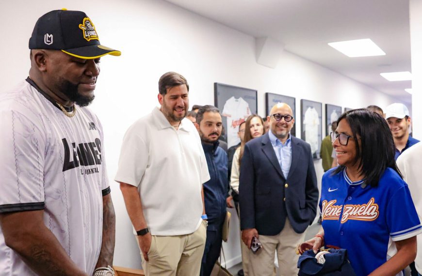 (VENEZUELA) PRESIDENTA ECARGADA  SOSTUVO ENCUENTRO CON LEYENDAS DEL BÉISBOL