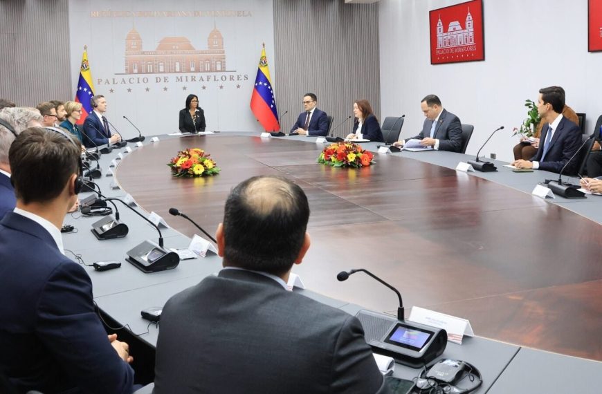 (VENEZUELA) PRESIDENTA ENCARGADA RECIBE AL SUBSECRETARIO KYLE HAUSTVEIT Y A LA DELEGACIÓN DE ENERGÍA DE EEUU