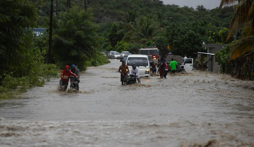 (REPÚBLICA DOMINICANA) 4 FALLECIDOS Y MILES DE EVACUADS DEJAN INTENSAS LLUVIAS