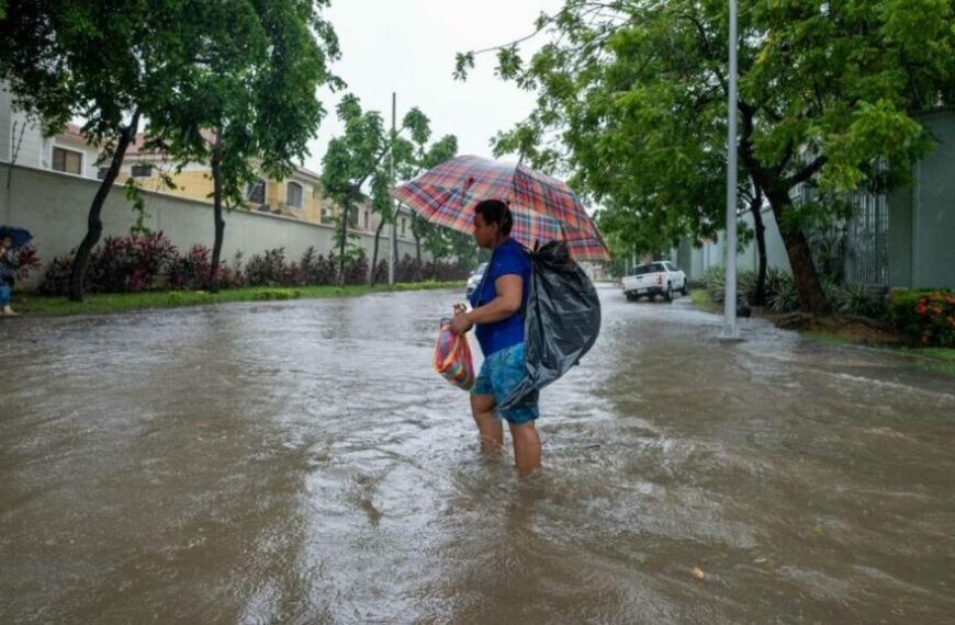 (ECUADOR) 17 FALLECIDOS Y MÁS DE 103 MIL AFECTADOS HAN OCASIONADO LAS LLUVIAS