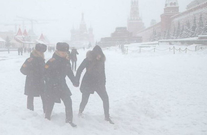 (RUSIA) MOSCÚ ESTA EN ALERTA NARANJA POR ALTAS NEVADAS