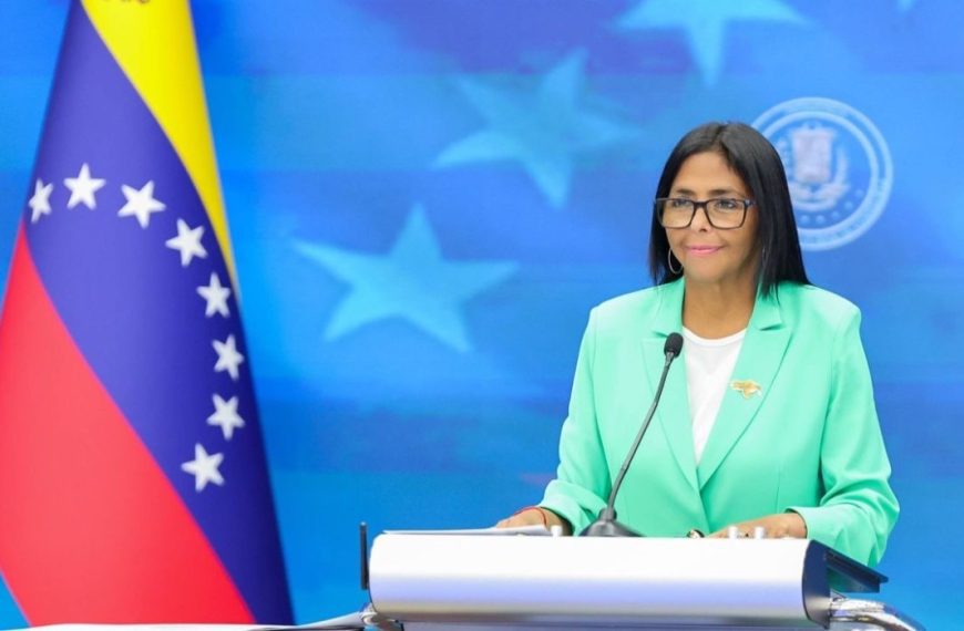 (MUNDO) ESPAÑA A LA PRESIDENTA ENCARGADA A PARTICIPAR EN LA CUMBRE IBEROAMERICANA