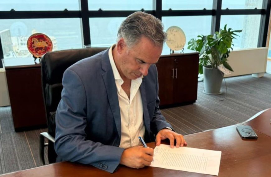 (URUGUAY) PRESIDENTE ORSI FIRMA DECRETO REGLAMENTARIO DE LA EUTANASIA