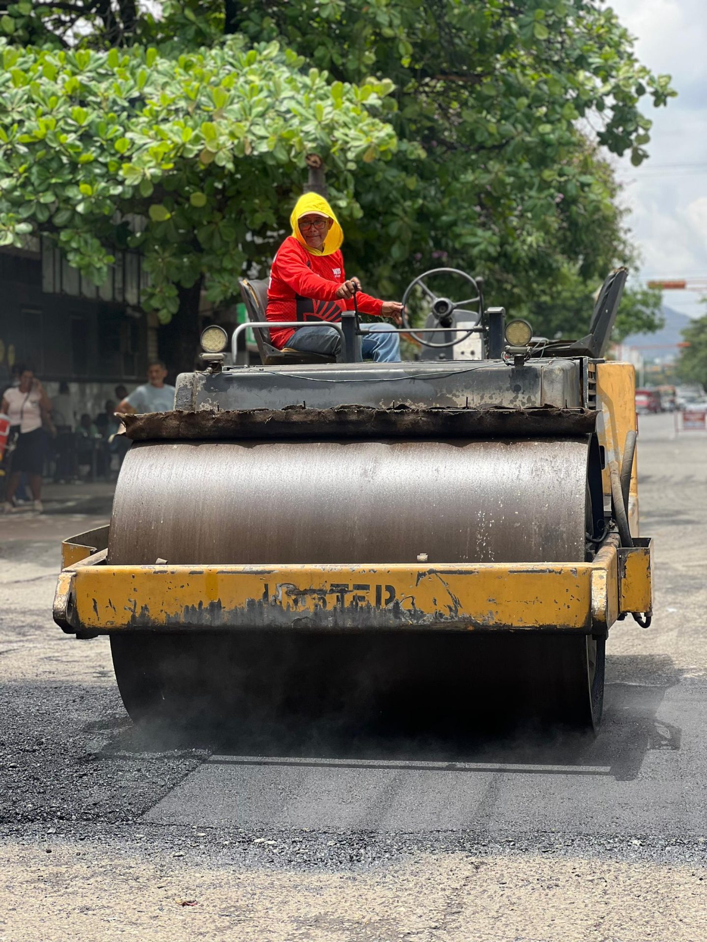 (VENEZUELA) 500 TONELADAS DE ASFALTO DAN INICIO A LA RECUPERACIÓN DE LA&hellip;