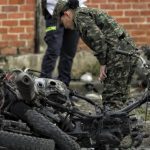 (COLOMBIA) ATENTADO CON MOTO BOMBA DEJA UN POLICÍA HERIDO Y DAÑOS MATERIALES EN ANTIOQUIA