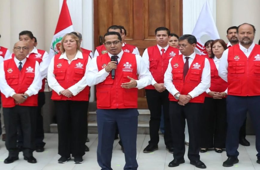 (PERÚ) COMICIOS CONTINUARÁN ESTE LUNES EN CENTROS ELECTORALES DONDE FALTÓ MATERIAL