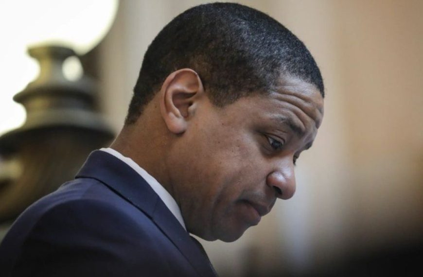 (EEUU) EXVICEGOBERNADOR DE VIRGINIA ASESINA A SU ESPOSA Y SE QUITA LA VIDA