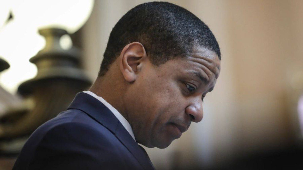 (EEUU) EXVICEGOBERNADOR DE VIRGINIA ASESINA A SU ESPOSA Y SE QUITA LA…