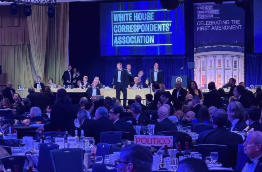 (EEUU) PRESIDENTE TRUMP ES EVACUADO DE CENA DE LA ASOCIACIÓN DE CORRESPONSALES DE LA CASA BLANCA TRAS INCIDENTE DE SEGURIDAD