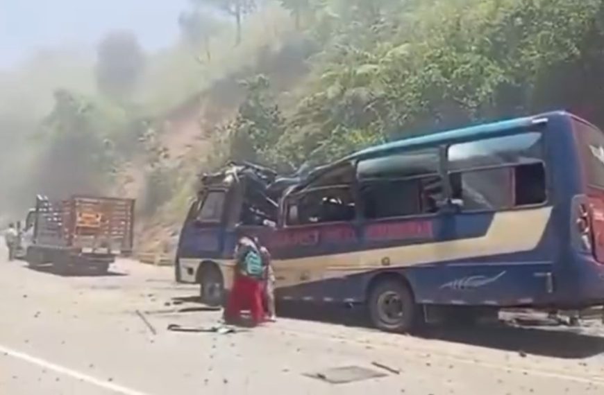 (COLOMBIA) 7 FALLECIDOS Y 17 HERIDOS DEJA EXPLOSIÓN DE CARRO BOMBA EN LA VÍA PANAMERICANA