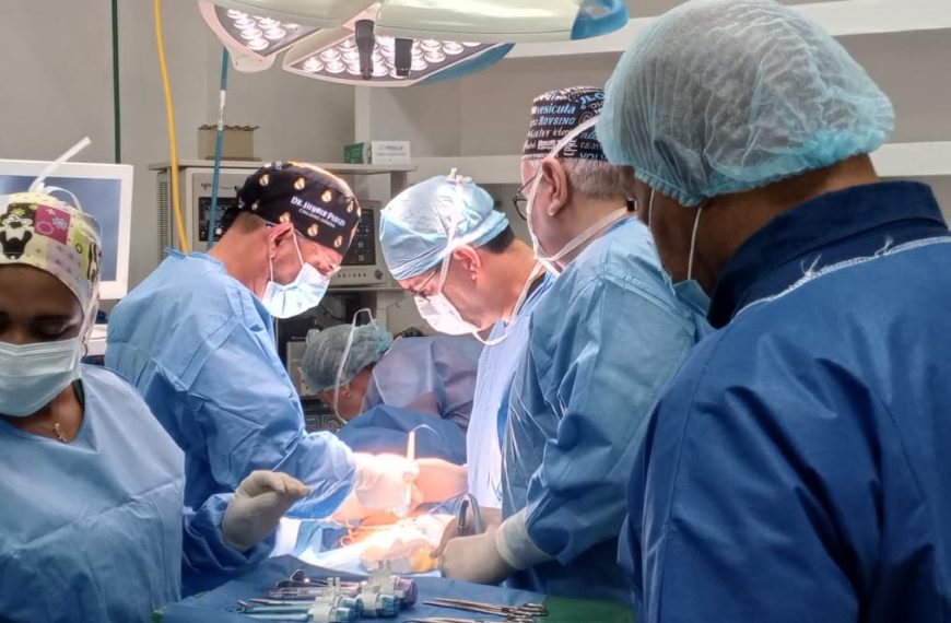 (VENEZUELA) GOBERNADOR REYES REYES ENTREGÓ EQUIPO DE LAPAROSCOPIA EN EL HOSPITAL ROTARIO