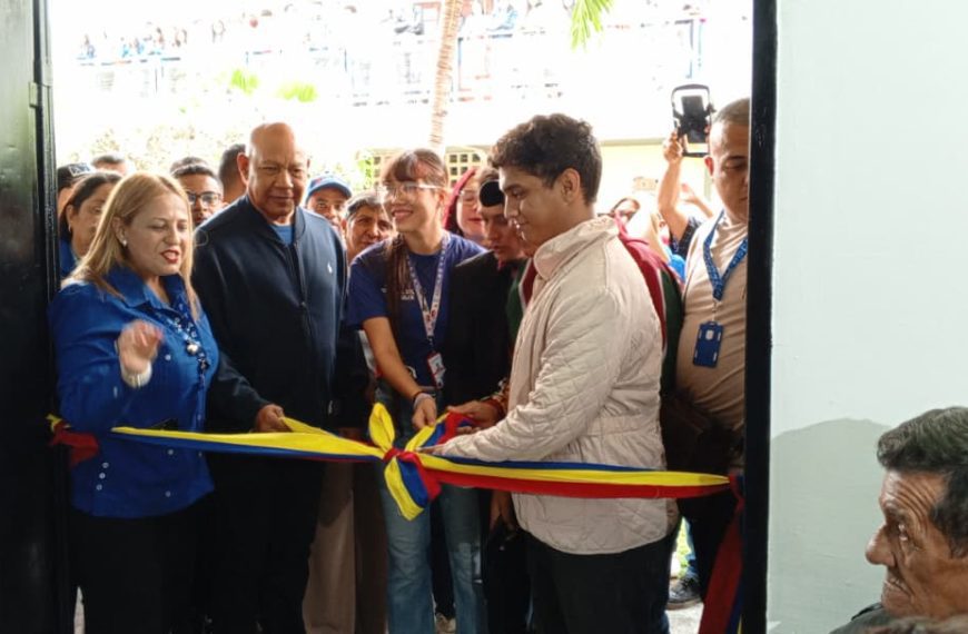 (VENEZUELA) GOBERNADOR REYES REYES INAUGURÓ SALA DE TELEMÁTICA EN EL NÚCLEO IUETAEB -MORÁN