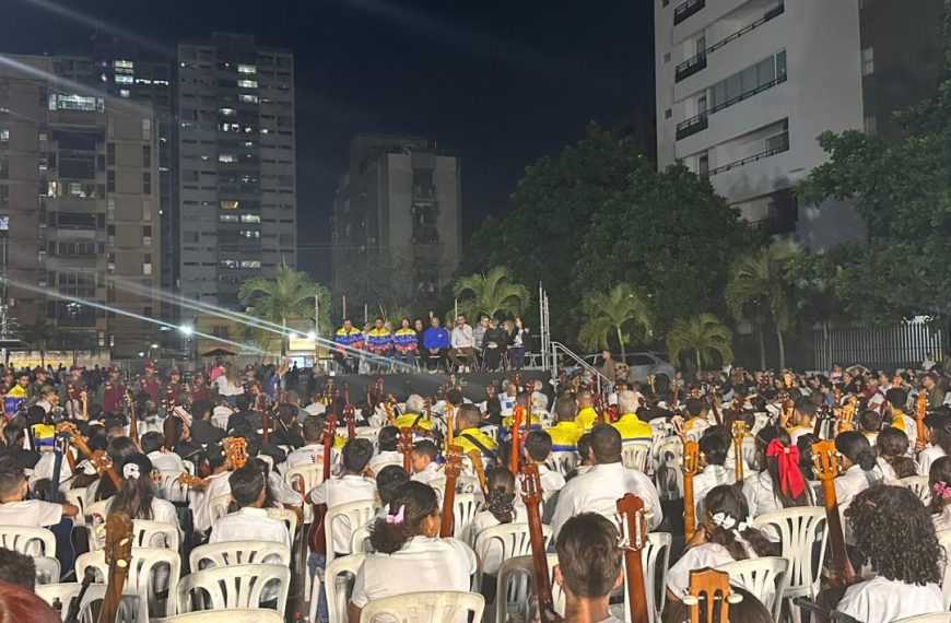 (VENEZUELA) LARA VIBRÓ AL SON DE MADERAS Y CUERDAS PARA CELEBRAR EL DÍA NACIONAL DEL CUATRO