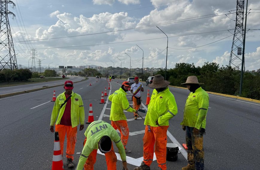(VENEZUELA) GOBERNACIÓN DE LARA INICIÓ PLAN DE DEMARCACIÓN Y SEÑALIZACIÓN EN LA AV. RIBEREÑA