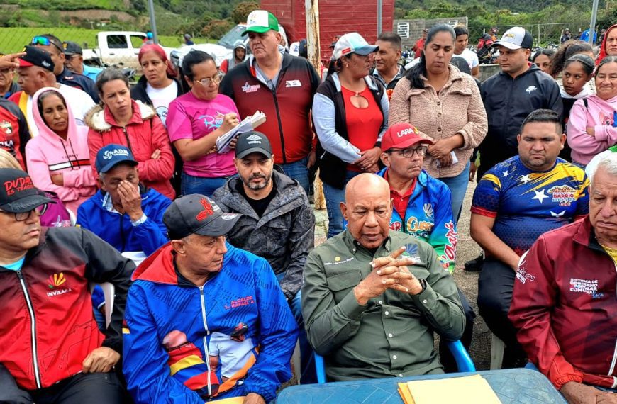 (VENEZUELA) GOBERNADOR REYES REYES SE DESPLEGÓ AL MUNICIPIO MORÁN PARA BRINDAR ATENCIÓN AL PUEBLO TRAS AFECTACIONES POR LLUVIAS