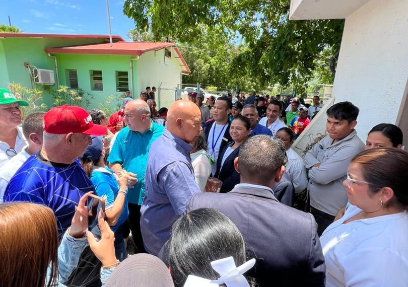 (VENEZUELA) REYES REYES INSPECCIONÓ INFRAESTRUCTURAS ESCOLARES Y DE SALUD EN URDANETA