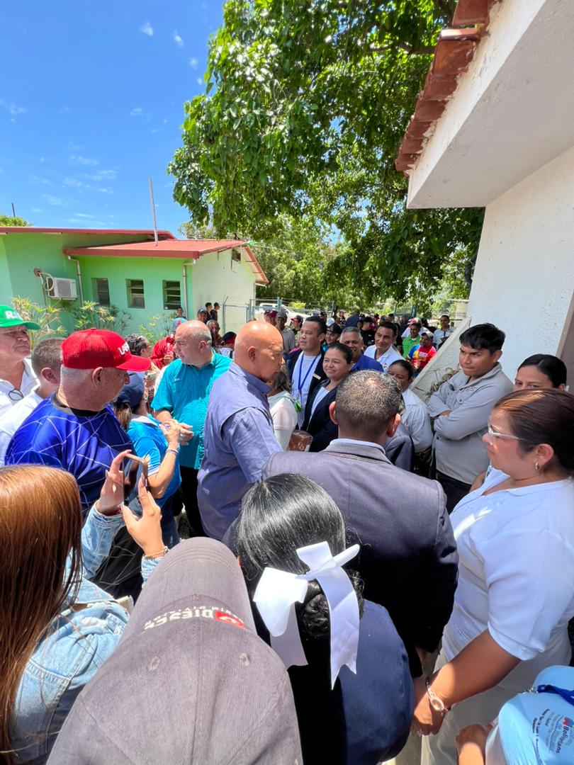 (VENEZUELA) REYES REYES INSPECCIONÓ INFRAESTRUCTURAS ESCOLARES Y DE SALUD EN URDANETA