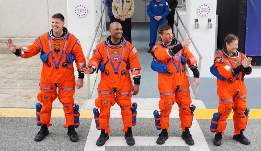 (EEUU) ASTRONAUTAS DE ARTEMIS II COMIENZAN RETORNO A LA TIERRA