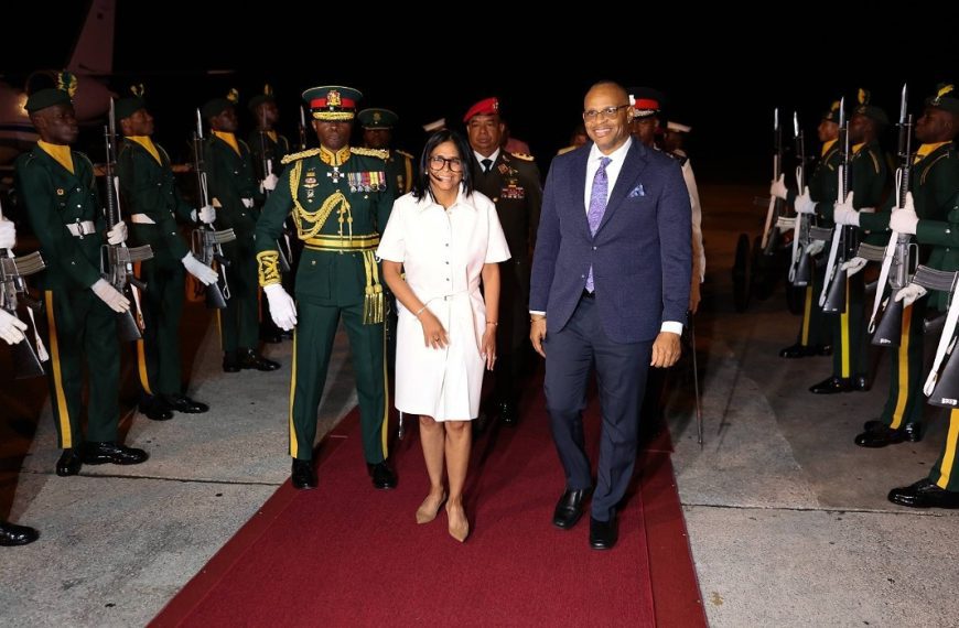 (MUNDO) PRESIDENTA ENCARGADA DELCY RODRÍGUEZ LLEGÓ A BARBADOS PARA CUMPLIR AGENDA ESTRATÉGICA