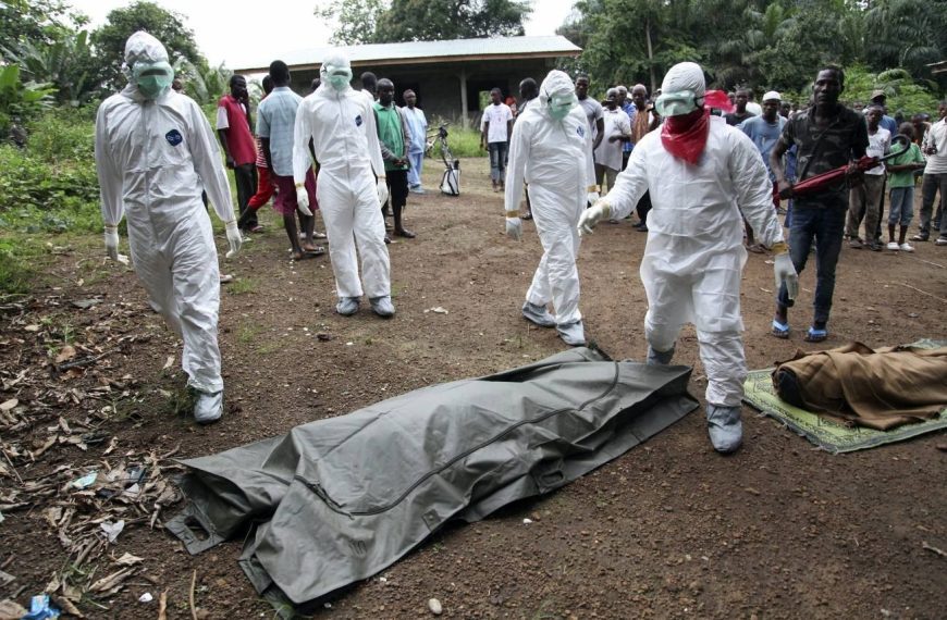 (MUNDO) OMS CONFIRMA QUE MÁS DE 130 PERSONAS HAN MUERTO POR BROTE DEL ÉBOLA