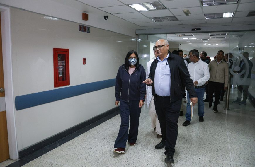 (VENEZUELA) PRESIDENTA (E) SUPERVISÓ INSTALACIONES DEL HOSPITAL MIGUEL PÉREZ CARREÑO