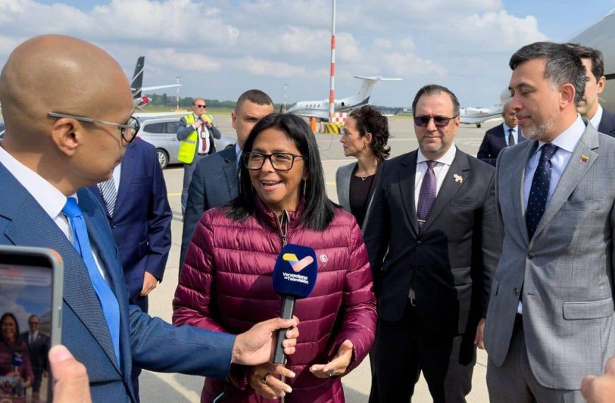 (MUNDO) PRESIDENTA ENCARGADA ARRIBÓ A LA HAYA PARA DEFENDER EL ESEQUIBO ANTE CIJ