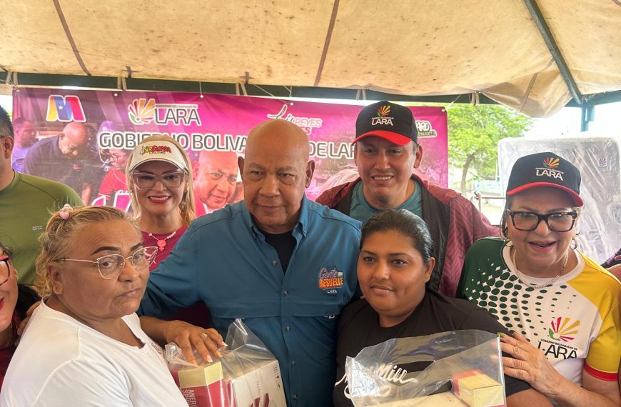 (VENEZUELA) GOBERNADOR REYES REYES DESPLEGÓ JORNADA SOCIAL EN LA COMUNA JACINTO LARA