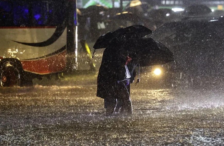 (KENIA) INTENSAS PRECIPITACIONES HAN DEJADO 18 FALLECIDOS Y MILES DE DESPLAZADOS