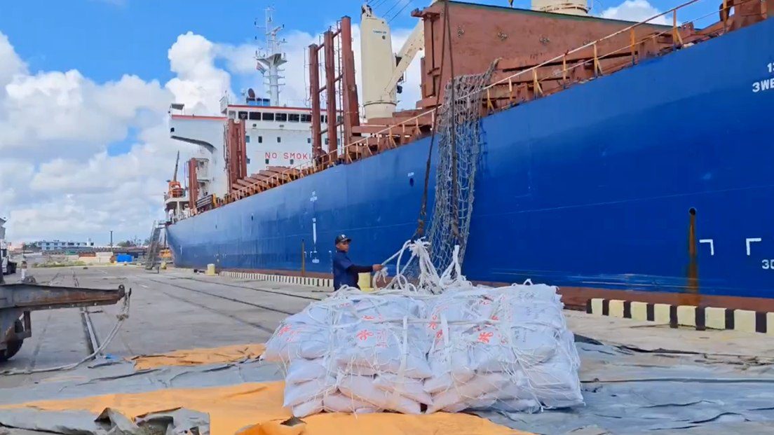 (CHINA) AUTORIDADES ENVÍAN NUEVO LOTE DE AYUDA HUMANITARIA A CUBA