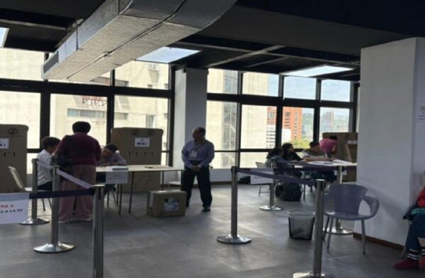 (VENEZUELA) MÁS DE 56 MIL COLOMBIANOS QUE RESIDEN EN CARACAS PARTICIPAN EN PRIMERA VUELTA DE ELECCIONES PRESIDENCIALES