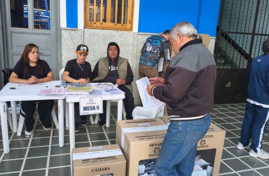 (COLOMBIA) MÁS DE 41 MILLONES DE COLOMBIANOS DEFINEN SU FUTURO ESTE DOMINGO