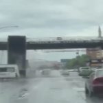 (TÜRKIYE) CAMIÓN DERRIBÓ PUENTE PEATONAL EN ANKARA (+VIDEO)