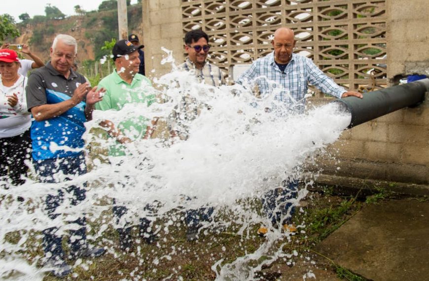 (VENEZUELA) GOBERNADOR DE LARA Y ALCALDE DE PALAVECINO REACTIVARON POZO #3 DE AGUA VIVA PARA ATENDER 20.000 HABITANTES