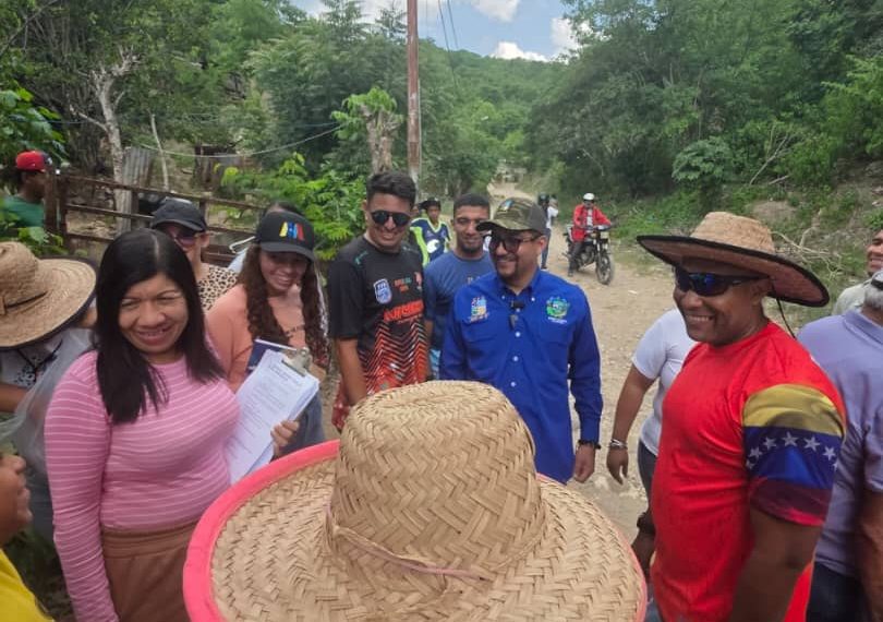 (VENEZUELA) UNA PEREGRINACIÓN DE AMOR: EL ALCALDE DERBY GUÉDEZ ABRAZA A SUS ABUELOS EN CADA RINCÓN DEL MUNICIPIO