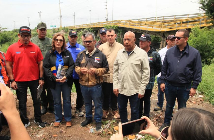 (VENEZUELA) VICEPRESIDENTE DE OBRAS PÚBLICAS Y SERVICIOS REALIZÓ INSPECCIÓN TÉCNICA EN EL PUENTE YACURAL