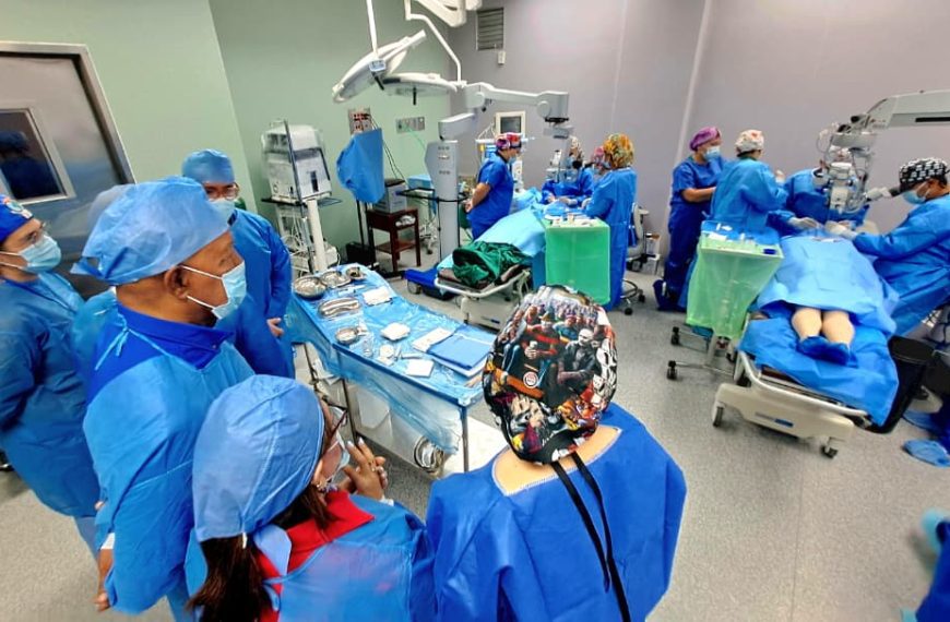 (VENEZUELA) GOBERNADOR REYES REYES INSPECCIONÓ QUIRÓFANOS DE OFTALMOLOGÍA Y AVANCES EN MEDICINA NUCLEAR DEL HCUAMP
