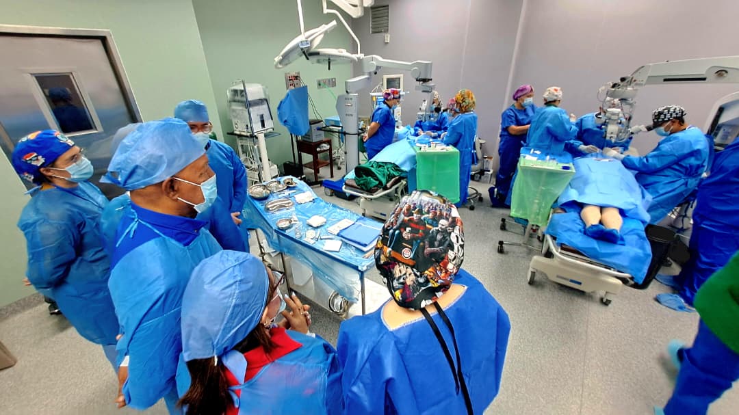 (VENEZUELA) GOBERNADOR REYES REYES INSPECCIONÓ QUIRÓFANOS DE OFTALMOLOGÍA Y AVANCES EN MEDICINA&hellip;