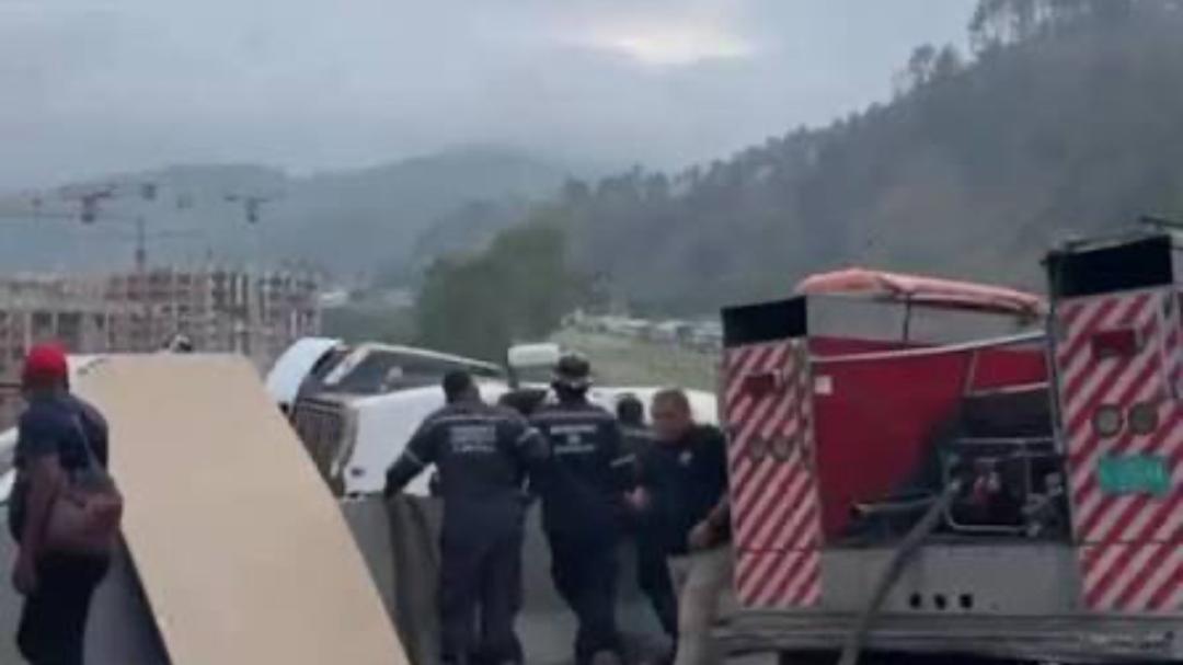(VENEZUELA) CONGESTIONAMIENTO VIAL GENERÓ ACCIDENTE VIAL EN TAZÓN