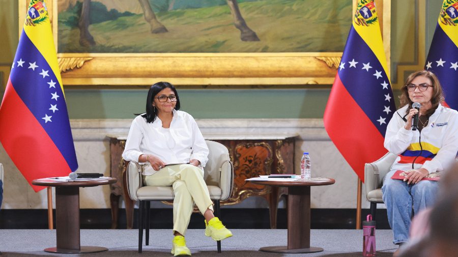 (VENEZUELA) PRESIDENTA (E) RECIBIÓ EN MIRAFLORES A REPRESENTANTES DEL SECTOR TRANSPORTE