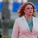 (MUNDO) DIMITE PRIMERA MINISTRA DE LETONIA