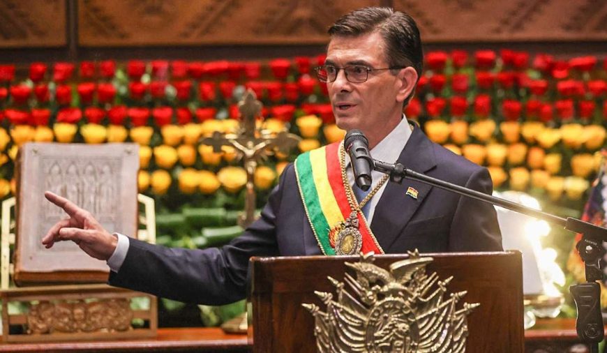(BOLIVIA) PRESIDENTE REDUJO SU SALARIO MIENTRAS EL PAÍS ENTRA EN LA CUARTA SEMANA DE PROTESTAS