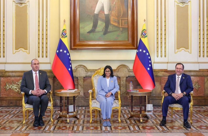 (VENEZUELA) PRESIDENTA ENCARGADA CELEBRÓ CONSTRUCCIÓN DE TOCOMA TRAS FIRMA DE ACUERDO CON IMPSA